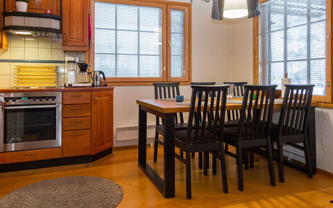 Tahkon Klubitie 4 a: Möbel, Flooring, Interior Design, Holz, Fussboden, Stuhl, Tabelle, Holzboden, Küche & Esszimmer Tisch, Esszimmer