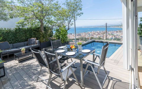 Pitágoras: Himmel, Wasser, Tabelle, Stuhl, Tisch Im Freien, Gartenmöbel, Schatten, Blumentopf, Holz, Baum