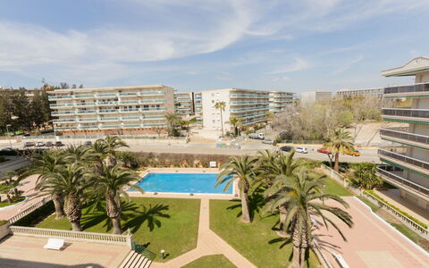 Living Park: Wolke, Himmel, Pflanze, Eigentum, Wasser, Gebäude, Baum, Schwimmbad, Urban Design, Wohngebiet