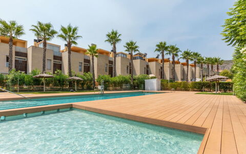 Residencial Oropesa - la Concha: Schatten, Garten, Resort, Eco Hotel, Landscaping, Hof, Walkway, Hazienda, Hotel