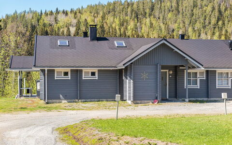 Tahkolahti: Bett, Möbel, Schlafzimmer, Interior Design, Bedding, Bettdecke, Flooring, Holz, Fussboden, Zimmer
