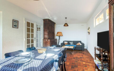 Maison la Galine: Möbel, Eigentum, Bilderrahmen, Azurblau, Holz, Beleuchtung, Interior Design, Komfort, Fussboden, Flooring