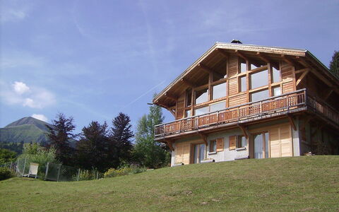 L'Epachat: Haus, Eigentum, Zuhause, Himmel, Gebäude, Die Architektur, Gras, Grundeigentum, Estate, Hütte