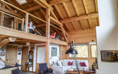 L'Epachat: Möbel, Tabelle, Couch, Stuhl, Gebäude, Holz, Interior Design, Fussboden, Strahl, Bilderrahmen
