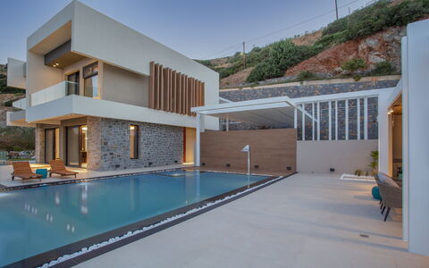Nereid Luxury Villa: Himmel, Eigentum, Schwimmbad, Gebäude, Fenster, Azurblau, Haus, Die Architektur, Interior Design, Schatten