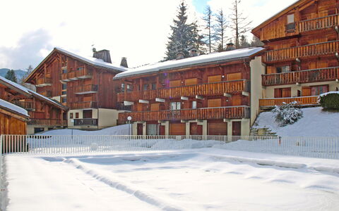 Saint Gervais 15: Himmel, Wolke, Gebäude, Schnee, Fenster, Baum, Steigung, Haus, Urban Design, Pflanze