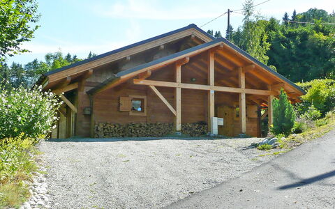 Du Bulle: Eigentum, Haus, Hütte, Gebäude, Zuhause, Grundeigentum, Dach, Blockhaus, Baum, Ländliches Gebiet