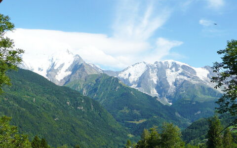 Du Bulle: Bergforms, Berg, Gebirge, Natürliche Landschaft, Hochland, Natur, Himmel, Bergstation, Vegetation, Alpen