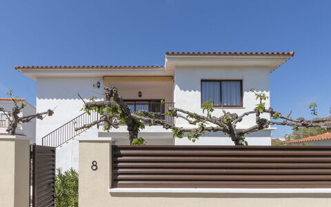 L'Estel: Himmel, Pflanze, Gebäude, Daytime, Eigentum, Fenster, Baum, Die Architektur, Urban Design, Freizeit