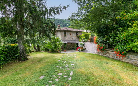 Santa Margherita: Pflanze, Gebäude, Himmel, Baum, Natürliche Landschaft, Haus, Gras, Freizeit, Ground, Landschaft