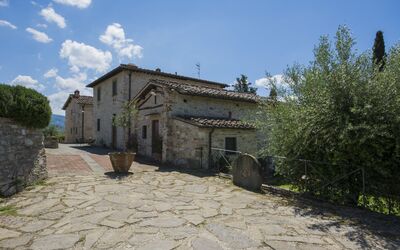 Borgo Delle Fonti: Pflanze, Himmel, Fenster, Gebäude, Wolke, Haus, Grundstueck, Strassenbelag, Hütte, Baum