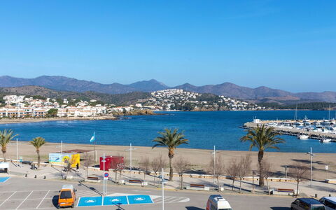 Llançà 236: Wasser, Pflanze, Eigentum, Gebäude, Schwimmbad, Himmel, Azurblau, Grün, Natur, Baum
