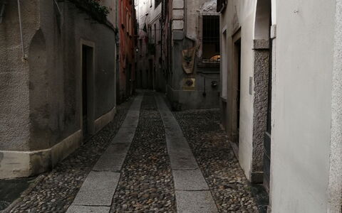 App. Il Sasso Di Olina: Gebäude, Fenster, Strassenbelag, Infrastruktur, Tür, Haus, Flooring, Nachbarschaft, Treppe, Öffentlicher Raum