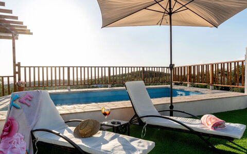 La Pedriza: Wasser, Pflanze, Gebäude, Daytime, Eigentum, Himmel, Schwimmbad, Azurblau, Baum, Gewässer