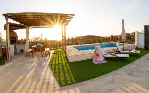 La Pedriza: Wasser, Pflanze, Gebäude, Daytime, Eigentum, Himmel, Schwimmbad, Azurblau, Baum, Gewässer