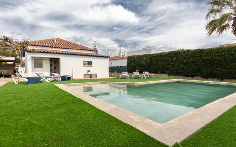 Stefania: Gras, Garten, Rasen, Kunstrasen, Hinterhof, Schwimmbad, Estate, Garten, Landscaping, Hof
