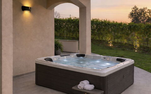 Eroa: Armatur, Badewanne, Schwimmbad, Jacuzzi, Design, Badezimmer, Zapfhahn, Resort, Water Feature