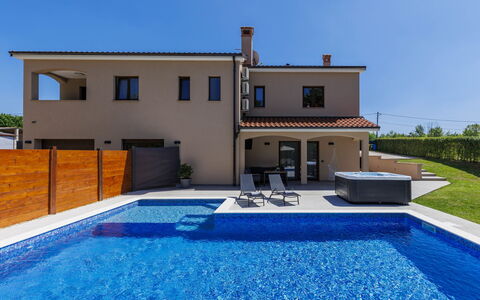 Eroa: Schwimmbad, Wohngebiet, Zuhause, Haus, Verbundwerkstoff, Estate, Resort, Villa, Freizeit, Balkon