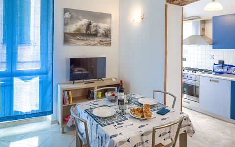 Apartments Mafalda - Levanto: Tabelle, Möbel, Blau, Cabinetry, Azurblau, Holz, Interior Design, Stuhl, Flooring, Wohnzimmer
