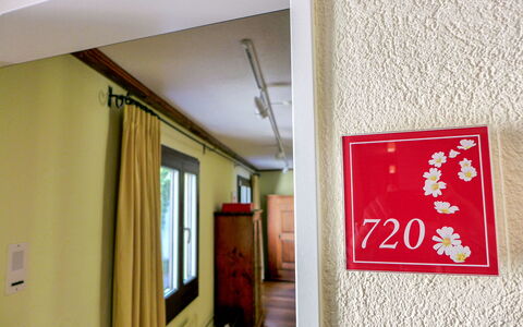 Enzian 720: Eigentum, Fenster, Holz, Interior Design, Gebäude, Fussboden, Flooring, Linie, Wand