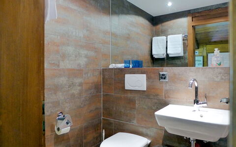 Enzian 720: Braun, Spiegel, Sinken, Bad Sink, Zapfhahn, Armatur, Badezimmer, Gebäude, Interior Design, Die Architektur