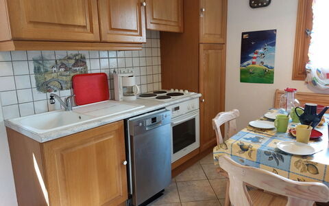 Le Tagre: Cabinetry, Eigentum, Möbel, Küchengerät, Gebäude, Herd, Countertop, Küche, Haushaltsgerät, Holz
