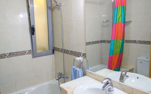 Benicarlo: Spiegel, Zapfhahn, Armatur, Sinken, Fotografieren, Bad Sink, Badezimmer, Badewanne