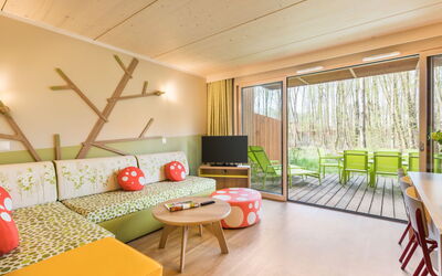 Cottage Comfort 651.1: Tabelle, Möbel, Pflanze, Couch, Holz, Stuhl, Orange, Interior Design, Komfort, Wohnzimmer