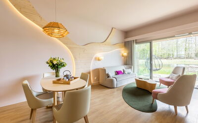 Cottage Vip 651.5: Möbel, Tabelle, Pflanze, Stuhl, Holz, Interior Design, Fussboden, Komfort, Flooring, Wohnzimmer