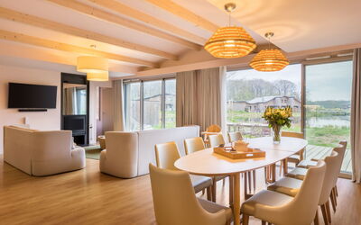Cottage Vip 651.7: Möbel, Eigentum, Himmel, Gebäude, Fenster, Tabelle, Holz, Schatten, Stuhl, Veranda
