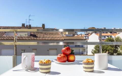 Montse: Balkon, Zimmerpflanze, Gartenmöbel