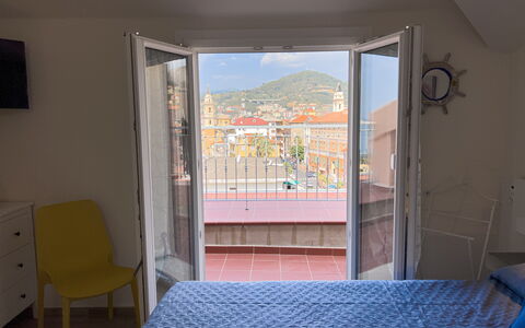 Vista Mare Borgo Peri: Gebäude, Fenster, Blau, Azurblau, Schatten, Komfort, Stuhl, Holz, Haus, Die Architektur