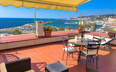 Vista Mare Borgo Peri: Möbel, Resort, Balkon, Wohnung, Stuhl, Blumentopf, Eco Hotel, Zimmerpflanze, Schatten, Holzbeize