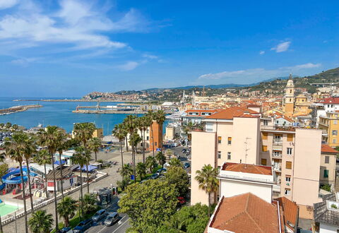 Vista Mare Borgo Peri: Wolke, Wasser, Himmel, Gebäude, Daytime, Eigentum, Blau, Fenster, Baum, Die Architektur