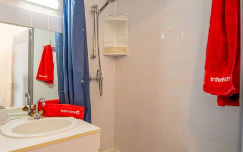 Le Sextant: Armatur, Bad Sink, Flooring, Badezimmer, Fussboden, Sinken, Zapfhahn, Interior Design, Installation, Zimmer
