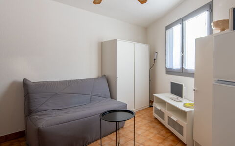 Le Sextant: Möbel, Interior Design, Fussboden, Flooring, Zimmer, Wohnung, Zuhause, Decke, Couch, Wohnzimmer