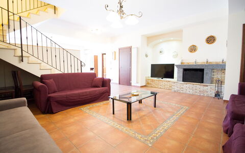 Villa Dei Castagni: Möbel, Eigentum, Tabelle, Couch, Gebäude, Holz, Fernsehen, Komfort, Dekoration, Studio Couch