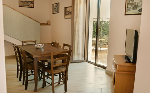 Villa Saponara: Möbel, Flooring, Holz, Interior Design, Fussboden, Küche & Esszimmer Tisch, Tabelle, Stuhl, Esszimmer, Zimmer