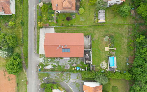 Zupanovice 100: Möbel, Gartenmöbel, Stuhl, Garten, Hinterhof, Schatten, Garten, Landscaping, Eco Hotel, Tisch Im Freien
