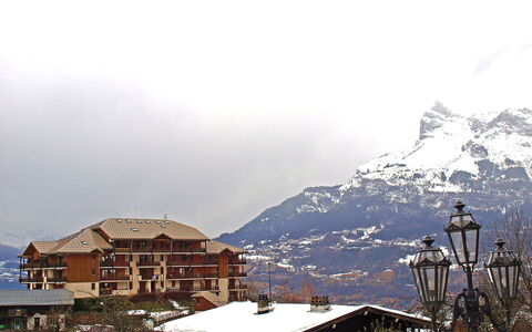 Les Hauts de Saint Gervais: Himmel, Wolke, Berg, Schnee, Hochland, Gebäude, Fenster, Steigung, Atmosphärisches Phänomen, Haus