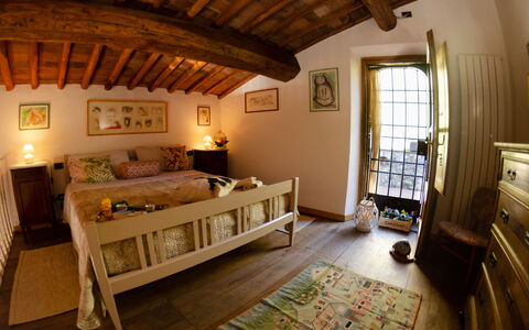 Le Piane: Tabelle, Möbel, Fenster, Bilderrahmen, Gebäude, Holz, Beleuchtung, Interior Design, Wohnzimmer, Fussboden