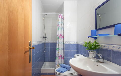 Roses 899: Armatur, Zapfhahn, Bad Sink, Spiegel, Eigentum, Sinken, Gebäude, Blau, Lila, Badezimmer