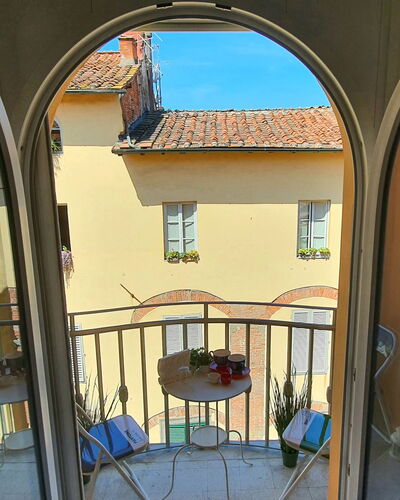 Sui Tetti Di Lucca