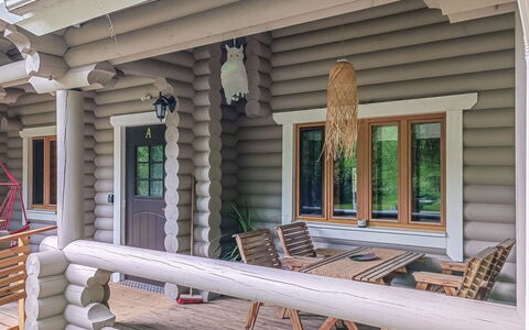 Purnutar a: Bett, Möbel, Schlafzimmer, Interior Design, Bedding, Bettdecke, Flooring, Holz, Fussboden, Zimmer