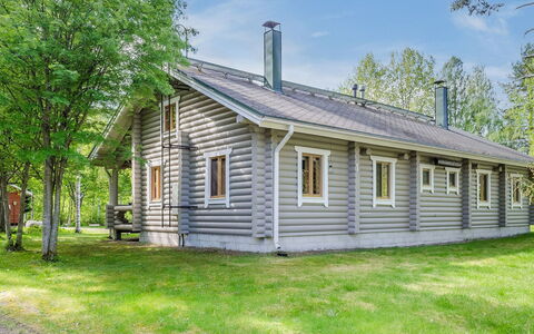 Purnutar a: Bett, Möbel, Schlafzimmer, Interior Design, Bedding, Bettdecke, Flooring, Holz, Fussboden, Zimmer