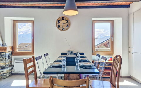 Tilleul: Möbel, Holz, Interior Design, Tabelle, Stuhl, Flooring, Decke, Küche & Esszimmer Tisch, Esszimmer, Fussboden