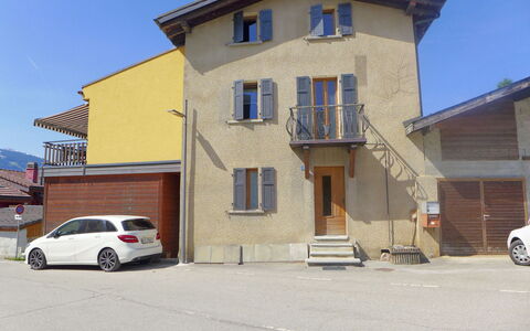 Tilleul: Gebäude, Himmel, Rad, Auto, Eigentum, Fenster, Fahrzeug, Haus