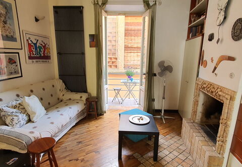 Lucida: Tabelle, Möbel, Bilderrahmen, Eigentum, Holz, Azurblau, Stuhl, Interior Design, Fussboden, Komfort