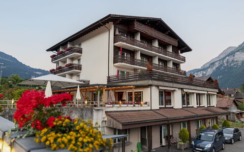 Brienz Sunset: Die Architektur, Gebirge, Balkon, Bergdorf, Hotel, Alpen, Villa