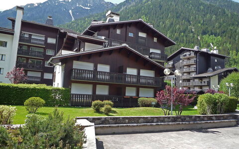 Chamonix 10: Pflanze, Gebäude, Himmel, Berg, Eigentum, Fenster, Wolke, Haus, Baum, Grundstueck